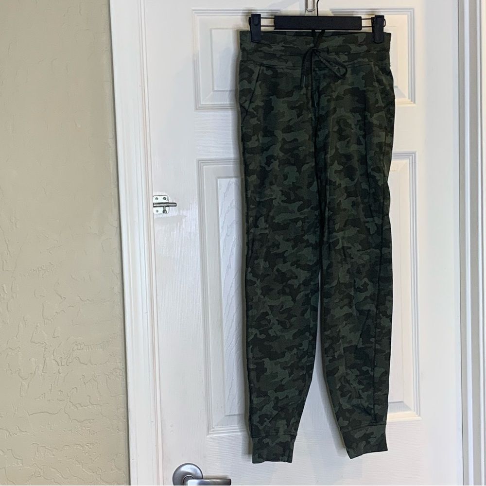Lululemon Ready to Rulu Jogger 29" Heritage Camo Dark Olive Green Twill Size 4 - Picture 3 of 12